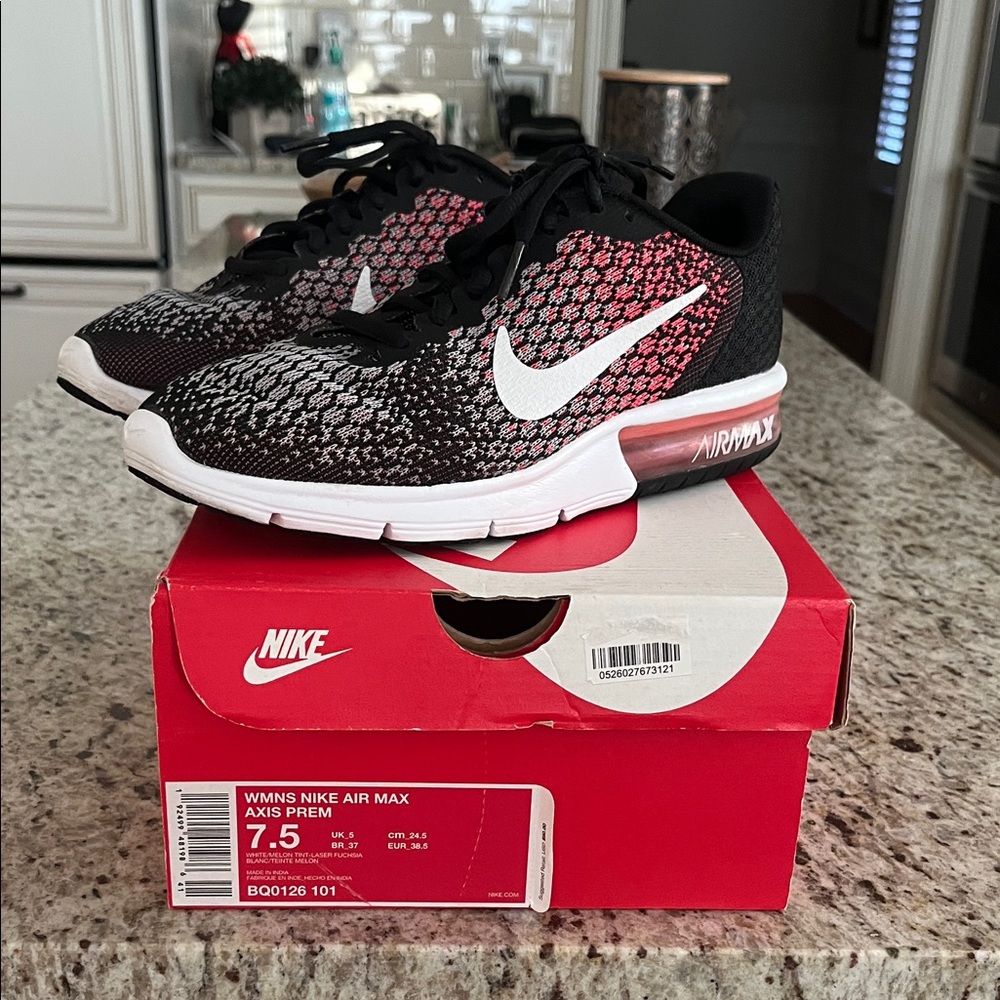 Nike Air Max Axis Prem Black and Pink Sneakers